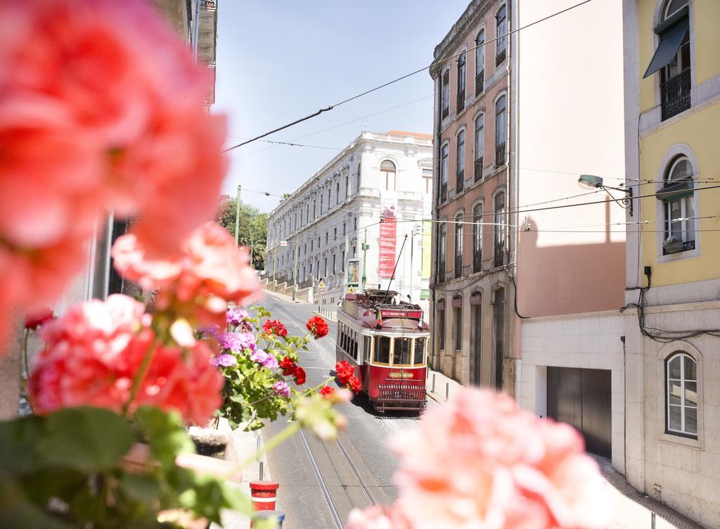 Residencial Valentina Otel Lisboa Dış mekan fotoğraf Lisbon tram