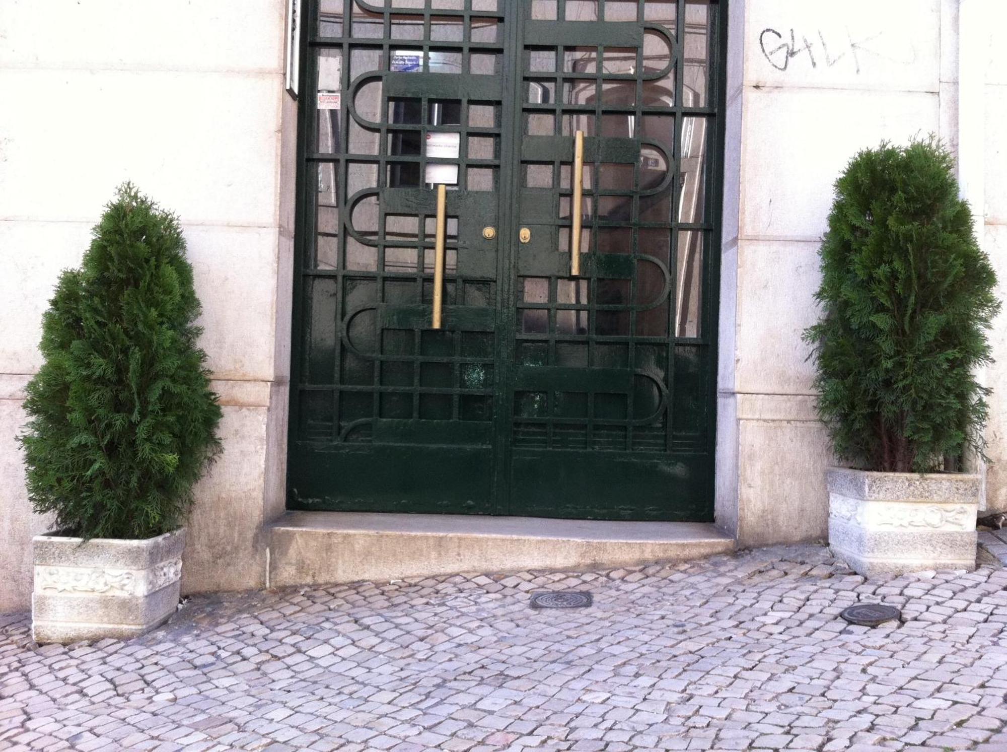 Residencial Valentina Otel Lisboa Dış mekan fotoğraf Entrance to the Embassy of the Republic of Korea in Lisbon